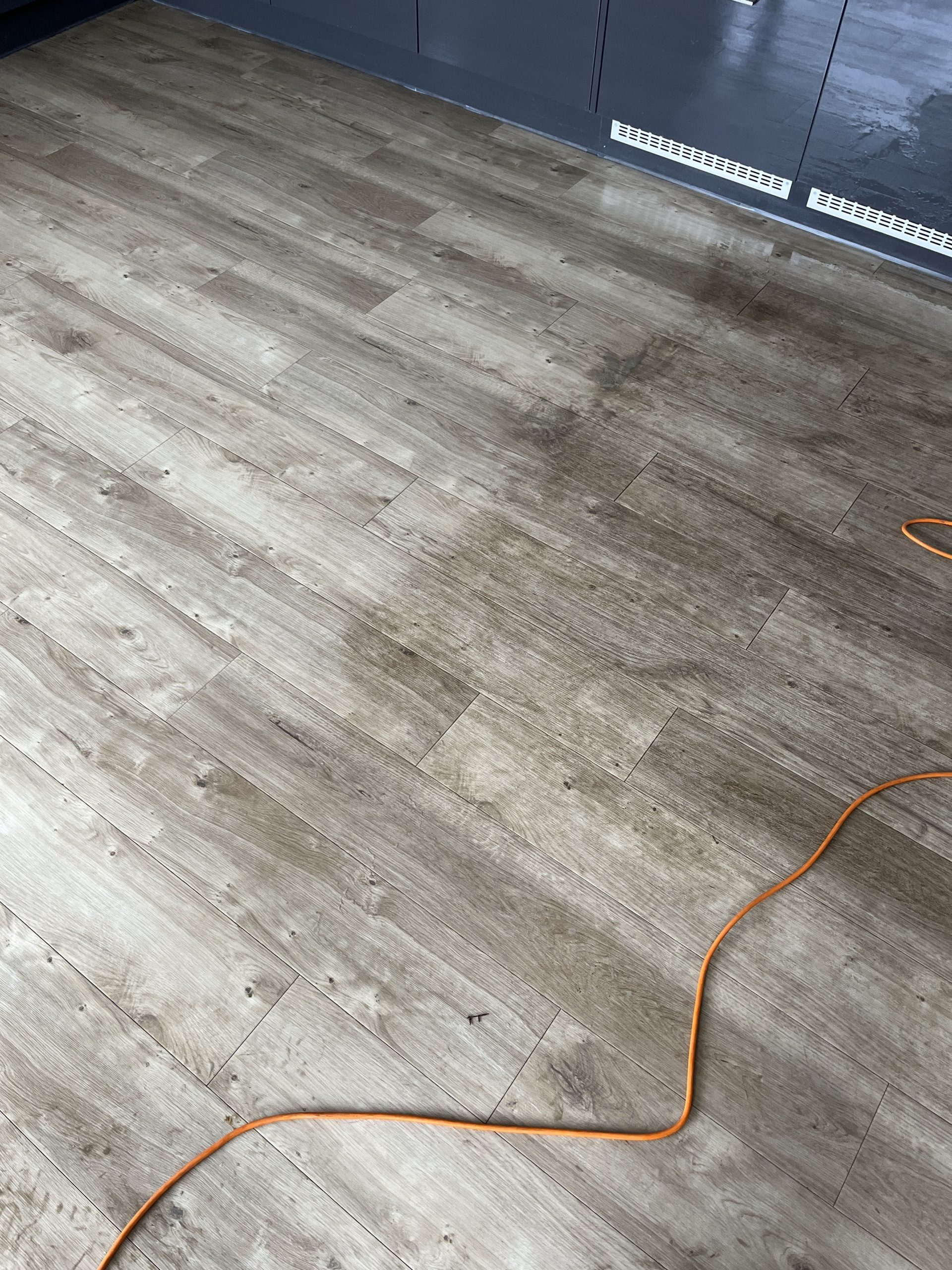 Can wood floor cleaning revitalise dull and scratched surfaces?
