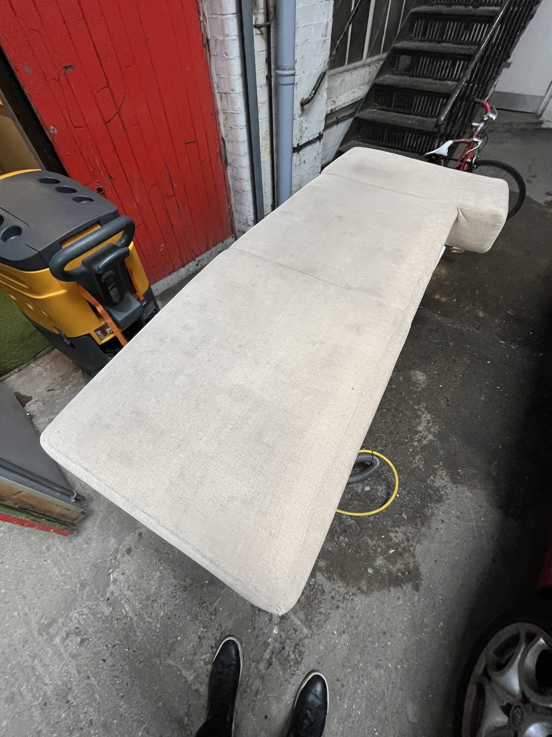 What's the Difference Between DIY and Professional Upholstery Cleaning?